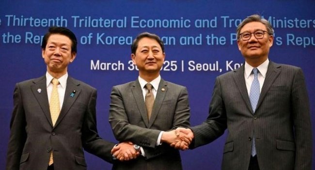 Giappone, Corea del Sud e Cina si uniscono contro l’offensiva Usa sui dazi