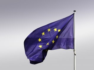 L’Ue guadagna tempo, ma il 15 aprile scattano i contro-dazi al 25%