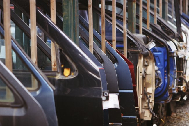 La riduzione dei lavoratori manifatturieri interessa tutti i paesi avanzati