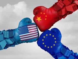 Ue e Cina non stanno a guardare e reagiscono ai dazi americani