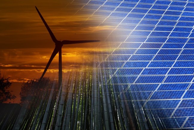 La capacità di energia eolica-solare supera quella termica