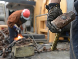 Aumentano gli occupati, ma sono più poveri