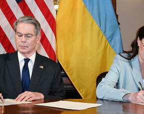 Usa-Ucraina, firmato l’accordo su terre rare e minerali critici