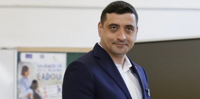 Elezioni, il leader anti-Ue Simion verso la presidenza. Sfiderà Dan