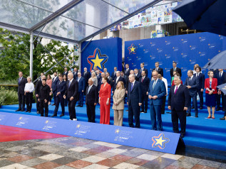 Meloni tra Tirana e Bruxelles: tensioni con Macron e il dilemma ucraino