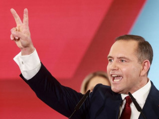 Il sovranista Nawrocki vince per un soffio le presidenziali