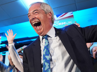 Starmer vs Farage: la lotta a due per il numero 10 di Downing Street