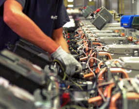 La produzione industriale torna a salire dopo 26 mesi di calo