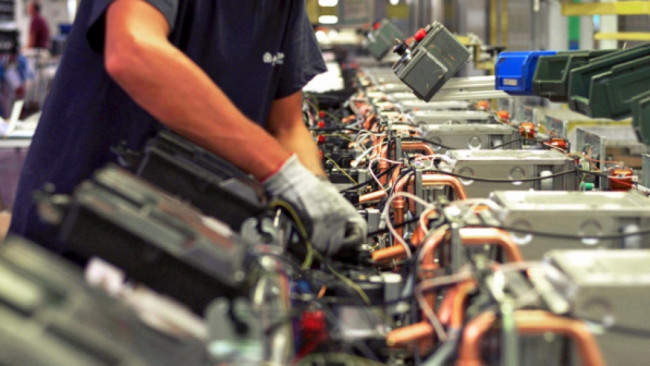 La produzione industriale torna a salire dopo 26 mesi di calo