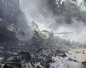 Precipitato un aereo con 242 persone a bordo