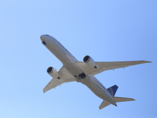 Boeing sotto shock: il Dreamliner fa tremare Wall Street