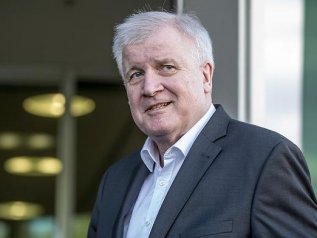 Per il sistema politico è crisi nera. Seehofer ha dato la spallata finale?