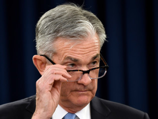 Powell contro Trump: “I dazi bloccano i tagli ai tassi. Così il debito Usa