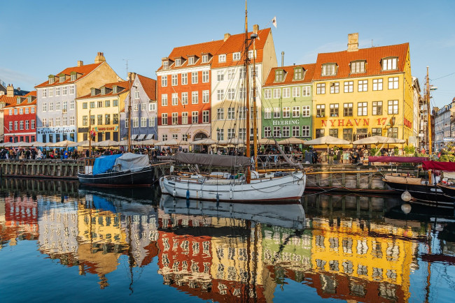 Copenaghen chiama anche le donne: obbligo di leva contro la minaccia russa