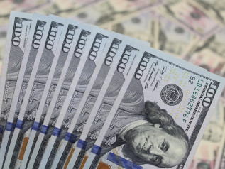 Il dollaro crolla: -11%. Il peggiore semestre dal 1973