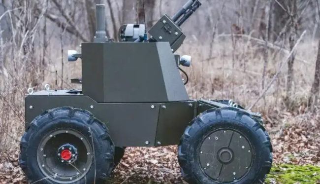 Soldati russi si arrendono a un plotone ucraino composto da robot e droni
