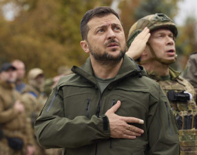 Rivolta contro Zelensky: “Tradita la democrazia”
