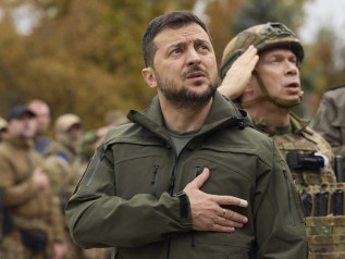 Rivolta contro Zelensky: “Tradita la democrazia”