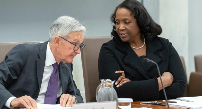 Scontro senza precedenti tra Trump e la Fed: la governatrice Cook fa causa