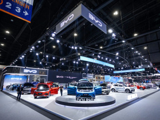 BYD frena: il colosso cinese dell’elettrico taglia le stime 2025
