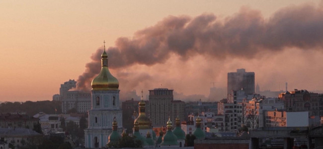 Putin alza il tiro. Colpita la sede del governo ucraino