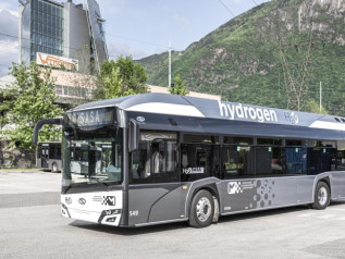 Bolzano, la città dove gli autobus viaggiano a idrogeno e non fanno rumore