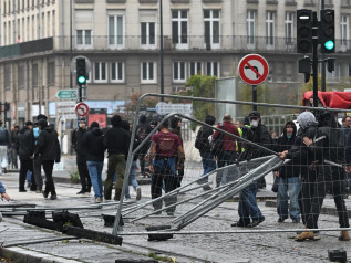 La protesta ‘Bloquons tous’ invade le strade