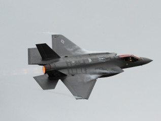 Tre jet russi violano lo spazio aereo estone. Respinti da F-35 italiani