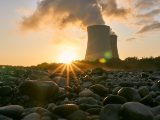 Il nucleare perde terreno: crollano produzione e investimenti