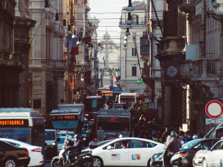 Lavoro, boom degli over 50: superano il 40% degli occupati