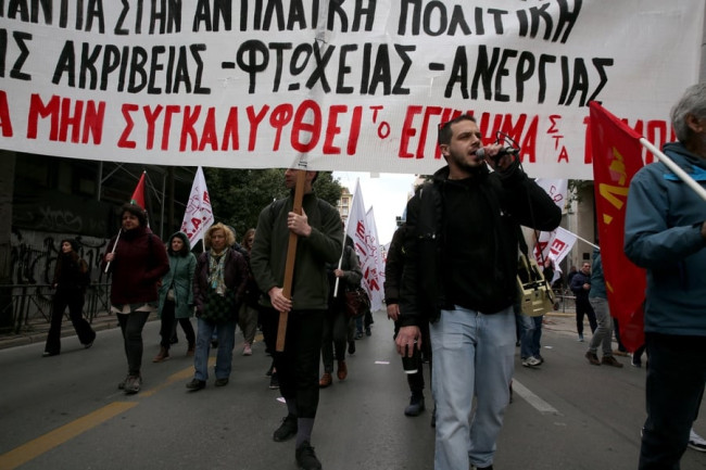 Esplode la protesta: “No al lavoro fino a 74 anni e alle 13 ore al giorno”