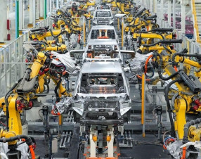Cina, la guerra dei prezzi delle auto elettriche travolge i giganti