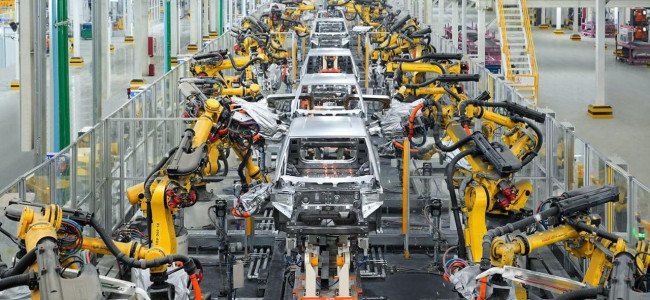 Cina, la guerra dei prezzi delle auto elettriche travolge i giganti