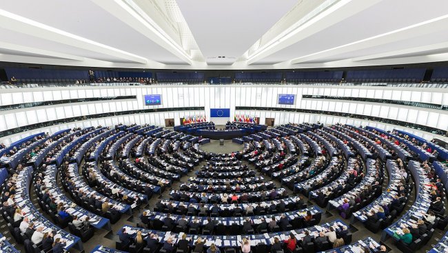 “Moonlighting”, quel posto a Bruxelles come parlamentare in fondo rende…