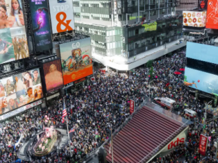 New York si solleva contro “il re”