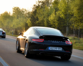 Porsche in crisi nera: quasi un miliardo di perdite nel trimestre