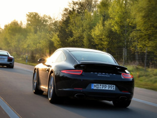 Porsche in crisi nera: quasi un miliardo di perdite nel trimestre
