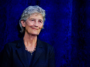 Chi è Catherine Connolly, la presidente che sfida Nato, Usa e il riarmo