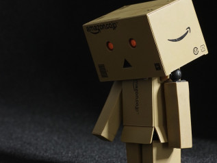 Amazon taglia 14.000 posti per puntare tutto sull’intelligenza artificiale