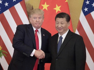 Trump e Xi, sorrisi e tregua
