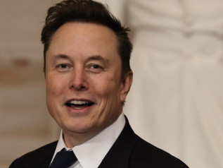 Tesla, via libera al mega-bonus da 1000 miliardi per Musk
