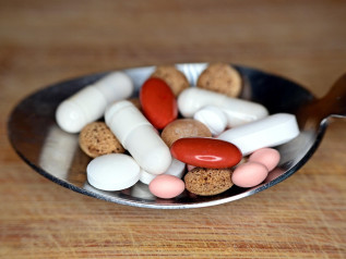 Gli italiani e i farmaci: quasi due pillole a testa