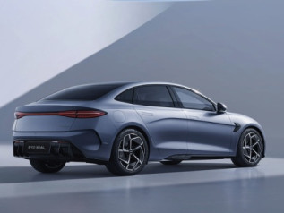 La Cina domina l’industria auto globale