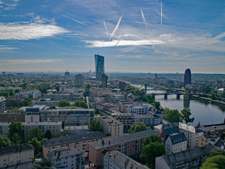 La Bce frena sui tassi: costo del denaro fermo al 2%