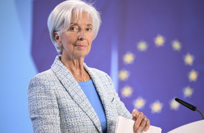 La presidente Bce guadagna quattro volte il capo della Fed