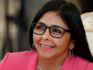 L’esercito riconosce Rodríguez. Trump avverte: “Rischia più di lui”