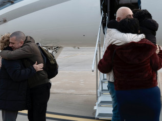 Trentini e Burlò tornano liberi: “La solidarietà è stata la nostra salvezza