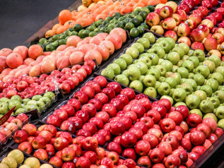 Prezzi alimentari alle stelle: +24,9% in quattro anni