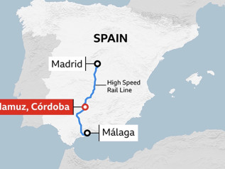 Strage sui binari in Andalusia: due treni AV deragliano, decine di morti