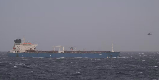 Macron: “Petroliera russa fermata nel Mediterraneo”